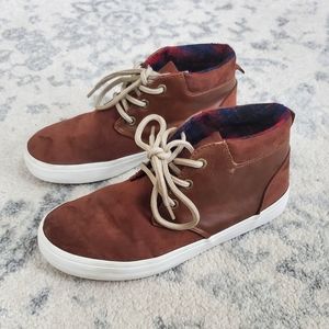 > Old Navy Boys Size 4 Shoes <